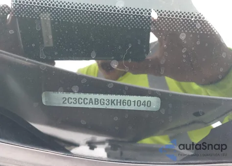 2019 Chrysler 300 300S z USA, uszkodzony, nr VIN 2C3CCABG3KH601040